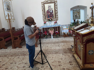 Зйомки у середині церкви