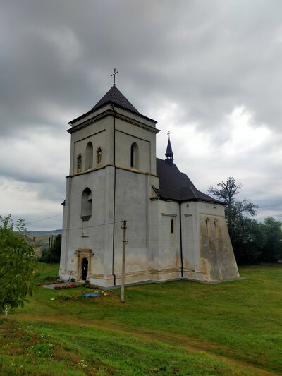 Загальний вигляд костелу в с. Біще